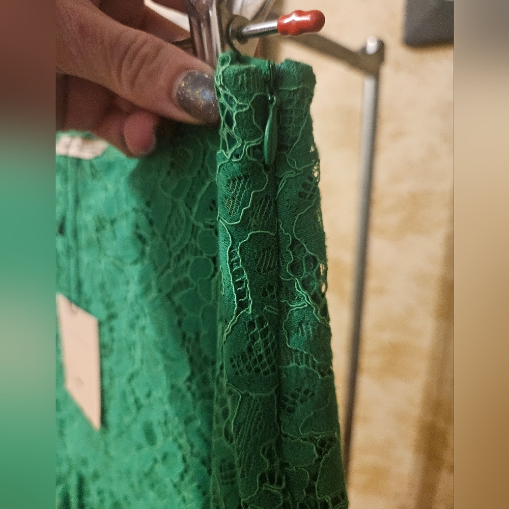 ZARA SMALL GREEN LINED LACE SHORTS - Picture 4 of 16